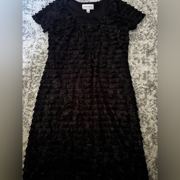 Ronni Nicole Ruffle Textured Black Short Sleeve Dress Size: 6 - Picture 1 of 3